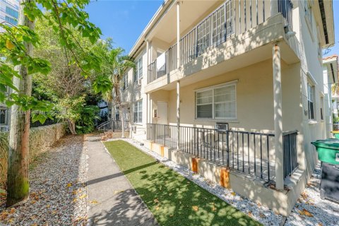 Commercial property in Miami Beach, Florida № 2003524 - photo 6