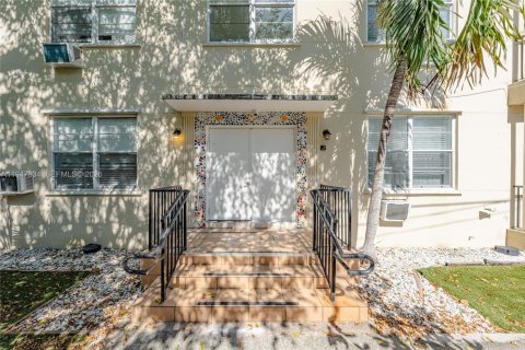 Commercial property in Miami Beach, Florida № 2003524 - photo 5