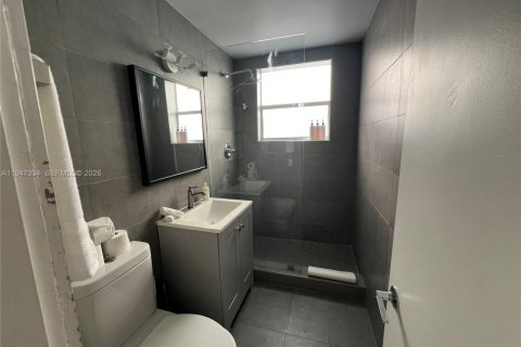 Commercial property in Miami Beach, Florida № 2003524 - photo 8