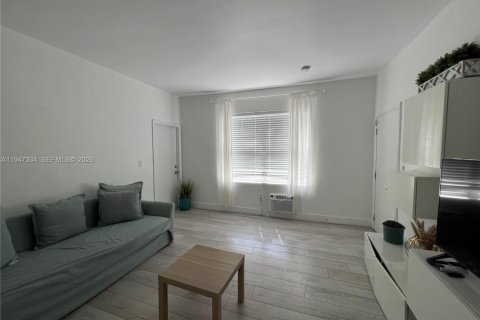 Commercial property in Miami Beach, Florida № 2003524 - photo 9