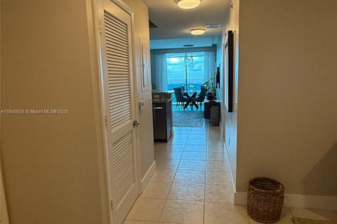 Condo in Sunrise, Florida, 1 bedroom  № 1843986 - photo 8