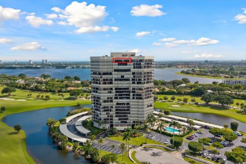 Condominio en venta en West Palm Beach, Florida, 2 dormitorios, 144.65 m2 № 1945654 - foto 2