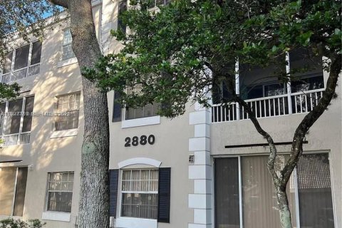 Снять в аренду кондоминиум в Окленд-Парк, Флорида 1 спальня, 73.02м2, № 1988029 - фото 1