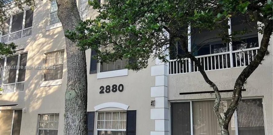 Кондоминиум с 1 спальней в Окленд-Парк, Флорида № 1988029