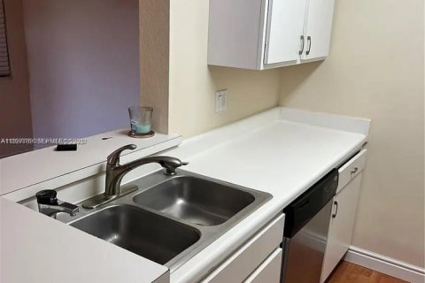 Снять в аренду кондоминиум в Окленд-Парк, Флорида 1 спальня, 73.02м2, № 1988029 - фото 4