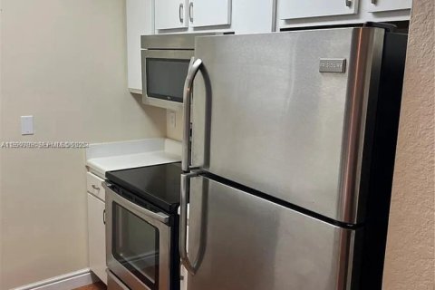 Снять в аренду кондоминиум в Окленд-Парк, Флорида 1 спальня, 73.02м2, № 1988029 - фото 5