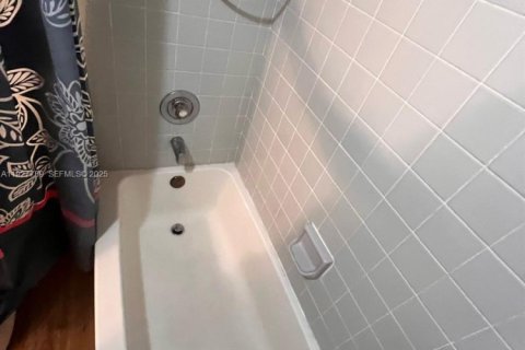 Снять в аренду кондоминиум в Окленд-Парк, Флорида 1 спальня, 73.02м2, № 1988029 - фото 6