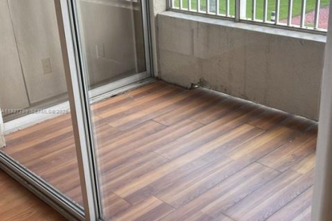 Снять в аренду кондоминиум в Окленд-Парк, Флорида 1 спальня, 73.02м2, № 1988029 - фото 3