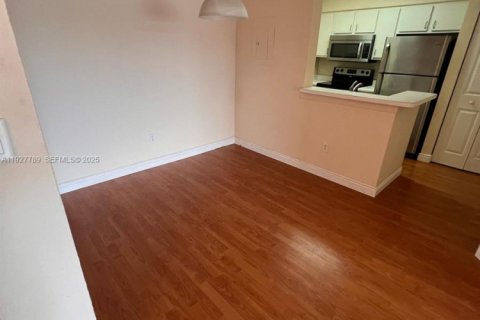 Снять в аренду кондоминиум в Окленд-Парк, Флорида 1 спальня, 73.02м2, № 1988029 - фото 2