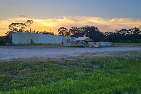Propiedad comercial en venta en Okeechobee, Florida, 590.67 m2 № 689264 - foto 1