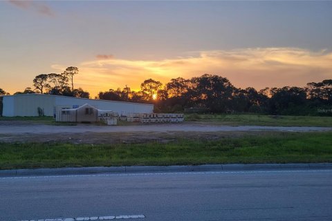 Propiedad comercial en venta en Okeechobee, Florida, 590.67 m2 № 689264 - foto 5