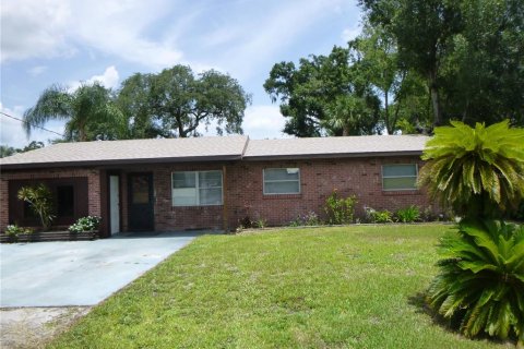House in Auburndale, Florida 3 bedrooms, 117.06 sq.m. № 1808776 - photo 2
