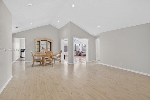 Villa ou maison à vendre à Weston, Floride: 3 chambres, 182.55 m2 № 2008371 - photo 6