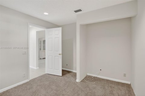 Villa ou maison à vendre à Weston, Floride: 3 chambres, 182.55 m2 № 2008371 - photo 28