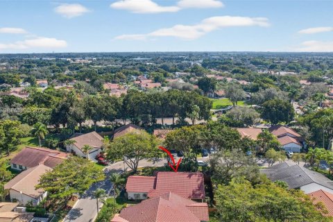 Villa ou maison à vendre à Weston, Floride: 3 chambres, 182.55 m2 № 2008371 - photo 3