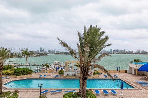 Снять в аренду кондоминиум в Норт-Бей-Виллидж, Флорида 2 спальни, 98.57м2, № 2055586 - фото 28