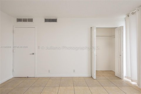 Снять в аренду кондоминиум в Норт-Бей-Виллидж, Флорида 2 спальни, 98.57м2, № 2055586 - фото 22