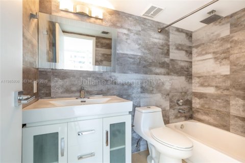 Снять в аренду кондоминиум в Норт-Бей-Виллидж, Флорида 2 спальни, 98.57м2, № 2055586 - фото 20