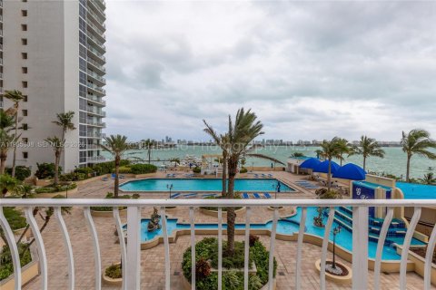 Снять в аренду кондоминиум в Норт-Бей-Виллидж, Флорида 2 спальни, 98.57м2, № 2055586 - фото 24