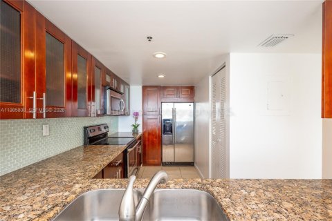 Снять в аренду кондоминиум в Норт-Бей-Виллидж, Флорида 2 спальни, 98.57м2, № 2055586 - фото 9