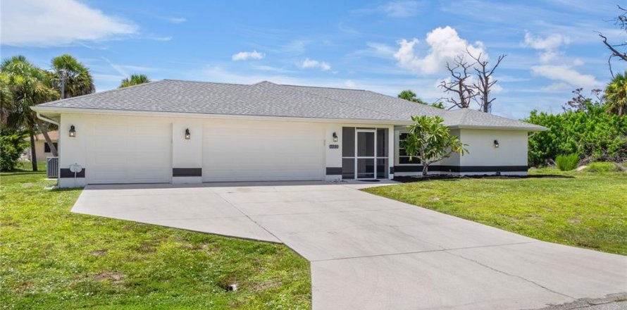 House in Englewood, Florida 3 bedrooms, 194.07 sq.m. № 1909313