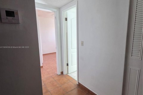 Copropriété à vendre à Miami, Floride: 2 chambres, 66.43 m2 № 1965333 - photo 16