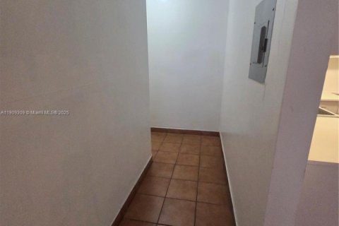 Copropriété à vendre à Miami, Floride: 2 chambres, 66.43 m2 № 1965333 - photo 18
