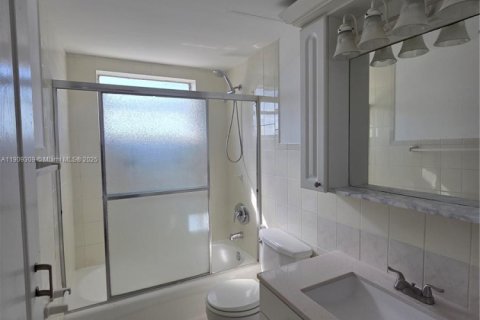 Copropriété à vendre à Miami, Floride: 2 chambres, 66.43 m2 № 1965333 - photo 12