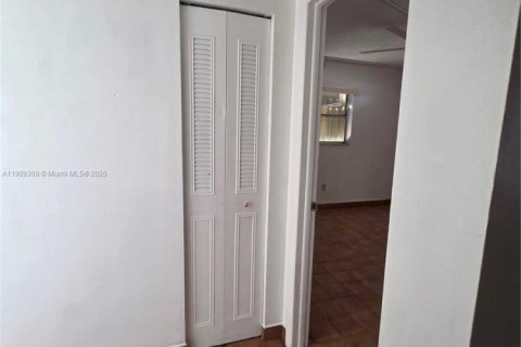 Copropriété à vendre à Miami, Floride: 2 chambres, 66.43 m2 № 1965333 - photo 17