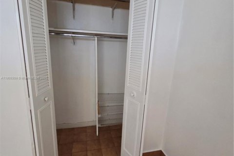 Copropriété à vendre à Miami, Floride: 2 chambres, 66.43 m2 № 1965333 - photo 10