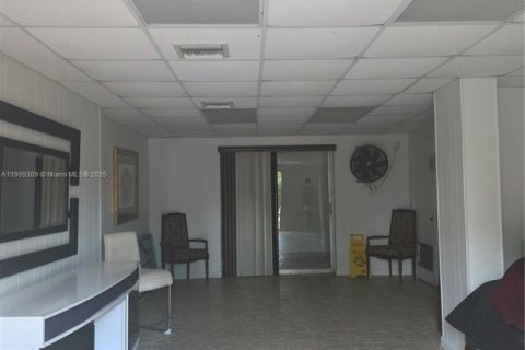Copropriété à vendre à Miami, Floride: 2 chambres, 66.43 m2 № 1965333 - photo 24