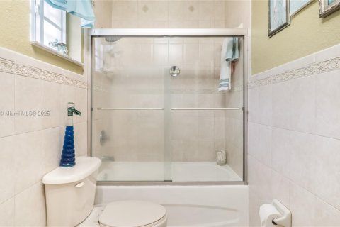 Villa ou maison à vendre à Hialeah, Floride: 3 chambres, 137.22 m2 № 1935872 - photo 24
