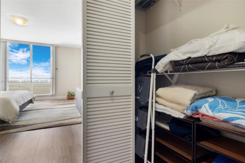 Снять в аренду кондоминиум в Майами, Флорида 2 спальни, 157.38м2, № 2058500 - фото 29