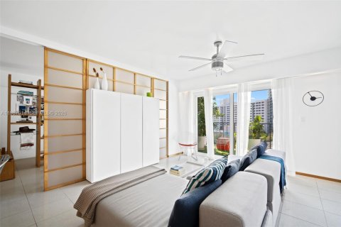 Condominio en venta en Miami Beach, Florida, 2 dormitorios, 92.16 m2 № 2029435 - foto 15