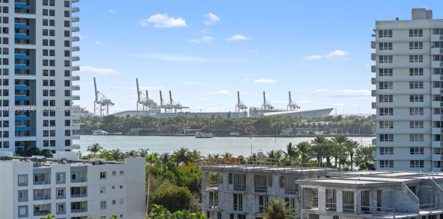 Condominio en Miami Beach, Florida, 2 dormitorios  № 2029435