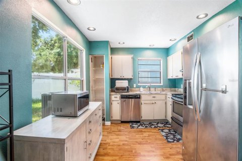 House in Tampa, Florida 3 bedrooms, 132.76 sq.m. № 1847408 - photo 15