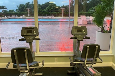 Condo in Hallandale Beach, Florida, 1 bedroom  № 2018022 - photo 22