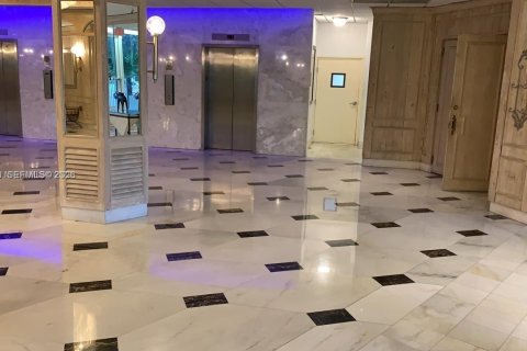 Condo in Hallandale Beach, Florida, 1 bedroom  № 2018022 - photo 30