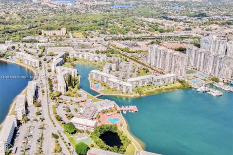 Купить кондоминиум в Авентура, Флорида 2 спальни, 100.61м2, № 1766307 - фото 25