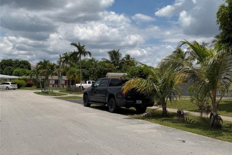 Commercial property in Lauderdale Lakes, Florida 1 bedroom № 2086665 - photo 6