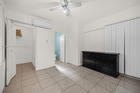 Commercial property in Lauderdale Lakes, Florida 1 bedroom № 2086665 - photo 3
