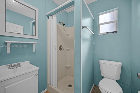 Commercial property in Lauderdale Lakes, Florida 1 bedroom № 2086665 - photo 4