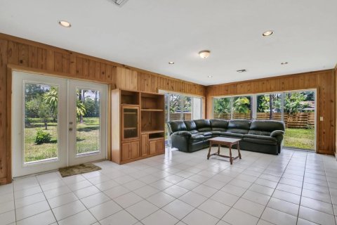Casa en venta en West Palm Beach, Florida, 8 dormitorios, 418.06 m2 № 962277 - foto 1
