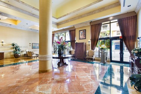 Condo in Miami, Florida, 2 bedrooms  № 1993729 - photo 17