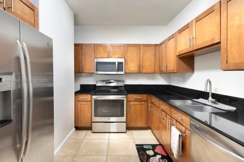Condo in Miami, Florida, 2 bedrooms  № 1993729 - photo 11