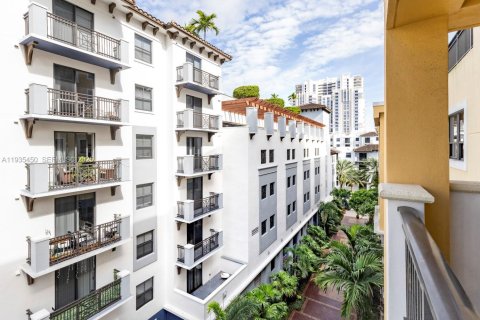 Condo in Miami, Florida, 2 bedrooms  № 1993729 - photo 7