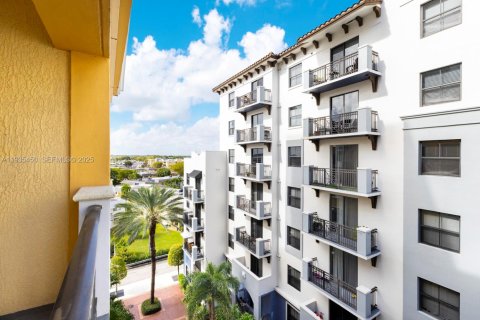 Condo in Miami, Florida, 2 bedrooms  № 1993729 - photo 6