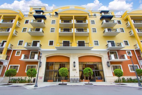 Condo in Miami, Florida, 2 bedrooms  № 1993729 - photo 1