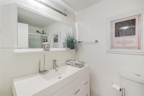 Купить кондоминиум в Майами-Бич, Флорида 50.54м2, № 2012695 - фото 20