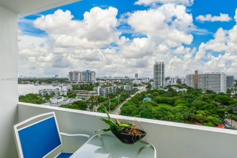 Студия в кондо в Майами-Бич, Флорида № 2012695